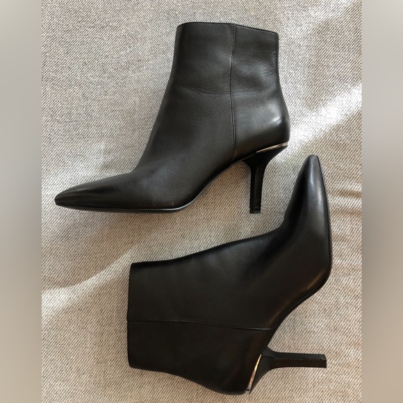 MICHAEL Michael Kors Shoes - ⚡️Flash Sale⚡️Michael Kors Black Leather Ankle Boot, Size 7.5